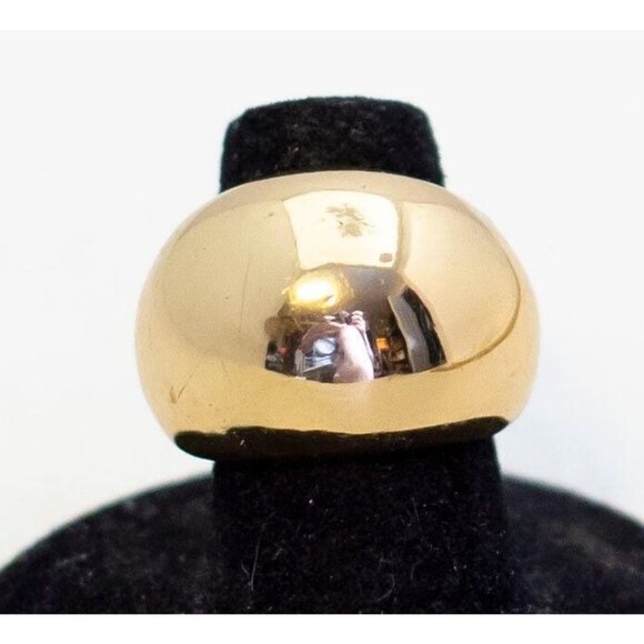 Size 6, Gold Tone Statement Cove Shaped Ring - A23 - Picture 1 of 3